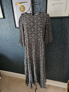 Size 8 Patterned Breastfeeding Dress